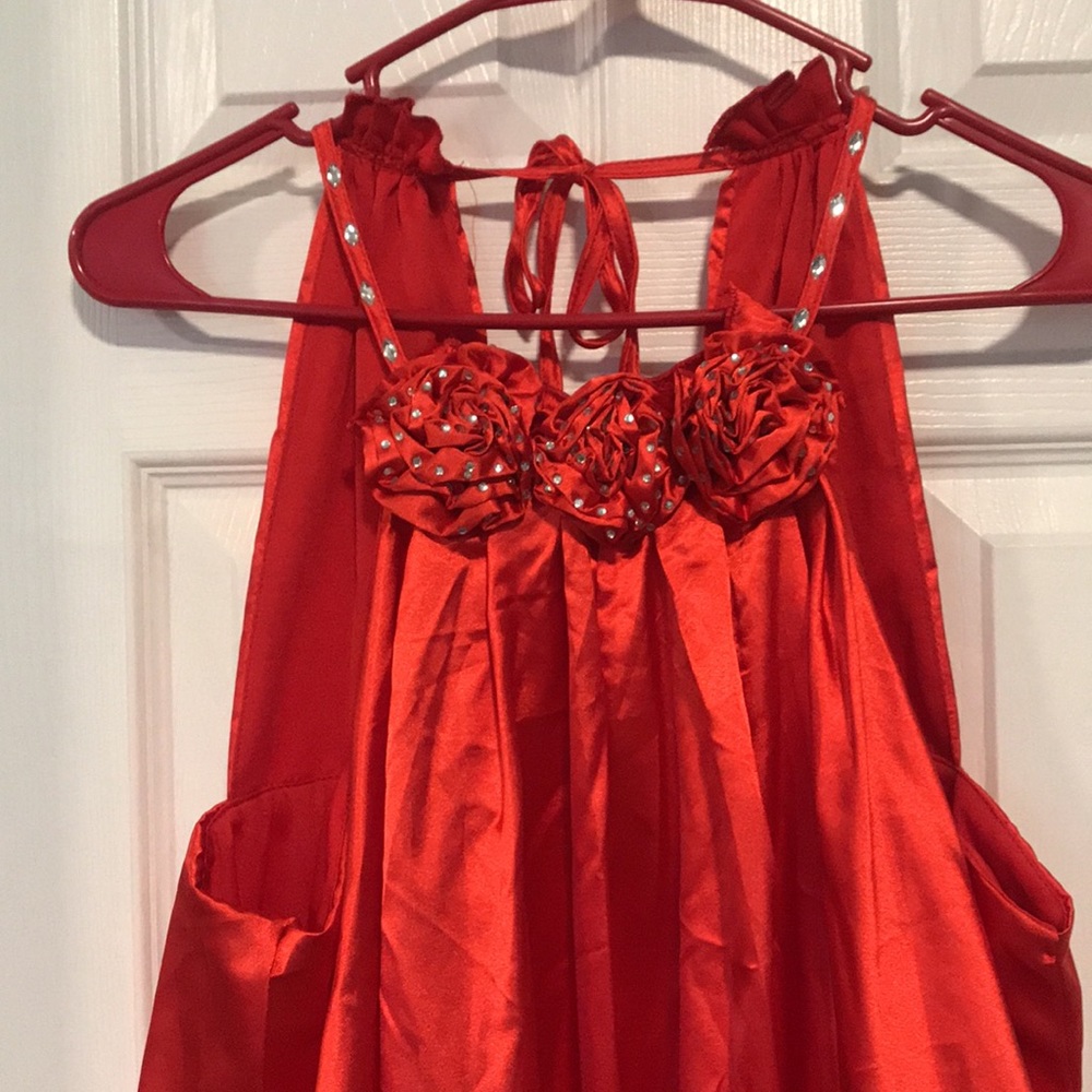 Red rose top - Picture 2 of 5